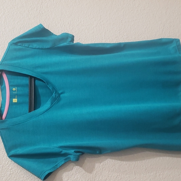 Workout top! - Picture 2 of 3